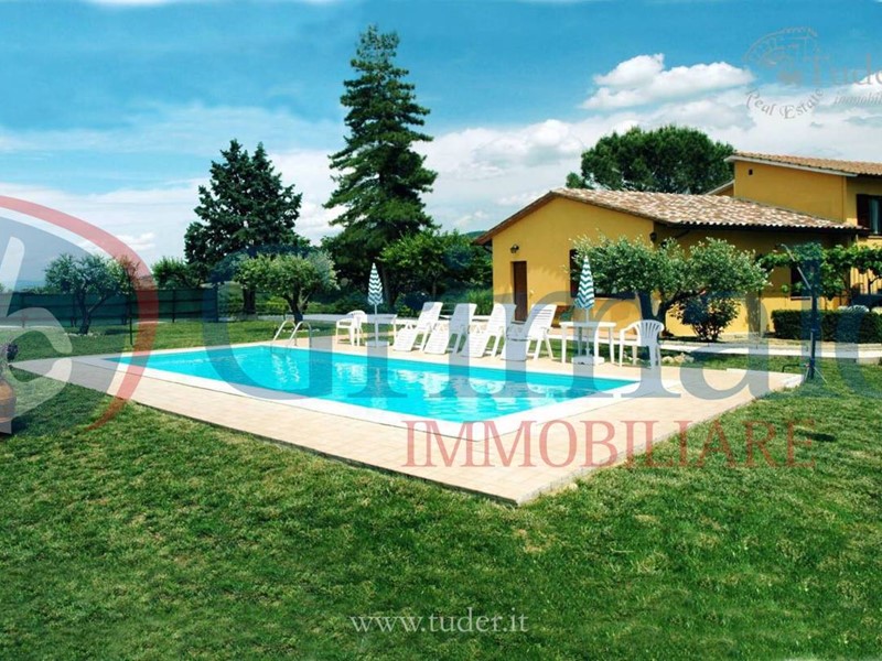 Casa Indipendente in Vendita a Deruta, 325'000€, 260 m²