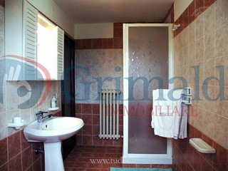 Casa Indipendente in Vendita a Deruta, 325'000€, 260 m²