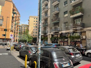 Negozio in Affitto a Napoli, 500€, 21 m²