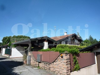 Villa bifamiliare in Vendita a Ispra, 265'000€, 205 m²