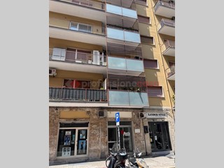 Negozio in Affitto a Bari, 350€, 22 m²