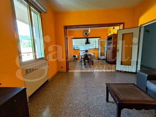 Appartamento in Vendita a Alto Reno Terme, 110'000€, 121 m²