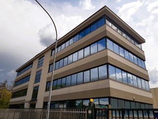 Ufficio in Vendita a Rescaldina, 195'000€, 150 m²