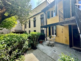 Casale in Vendita a Desenzano del Garda, 385'000€, 70 m², arredato