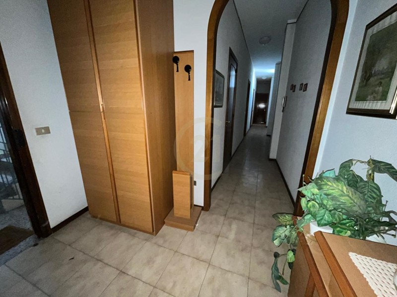 Casa Indipendente in Vendita a Misterbianco, zona Centro, 199'000€, 220 m², con Box