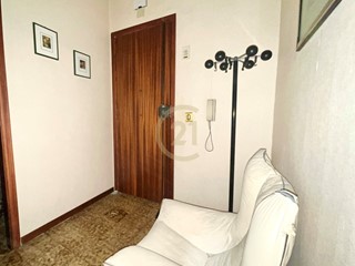 Casa Indipendente in Vendita a Misterbianco, zona Centro, 199'000€, 220 m², con Box