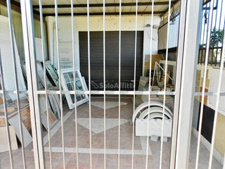 Capannone in Affitto a Fiumicino, zona Isola Sacra, 700€, 60 m²