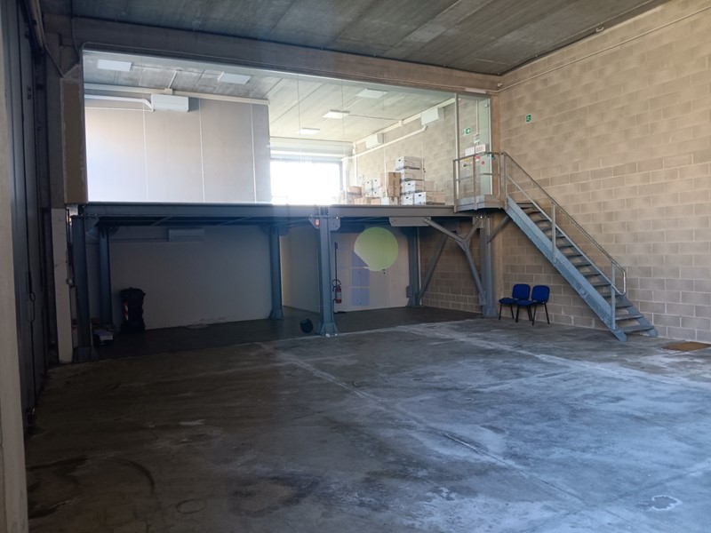 Immobile commerciale in Vendita a Livorno, zona Picchianti, 380'000&euro;, 500 m²