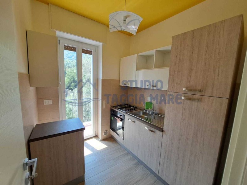 Trilocale in Affitto a Montalto Carpasio, 500€, 60 m², arredato