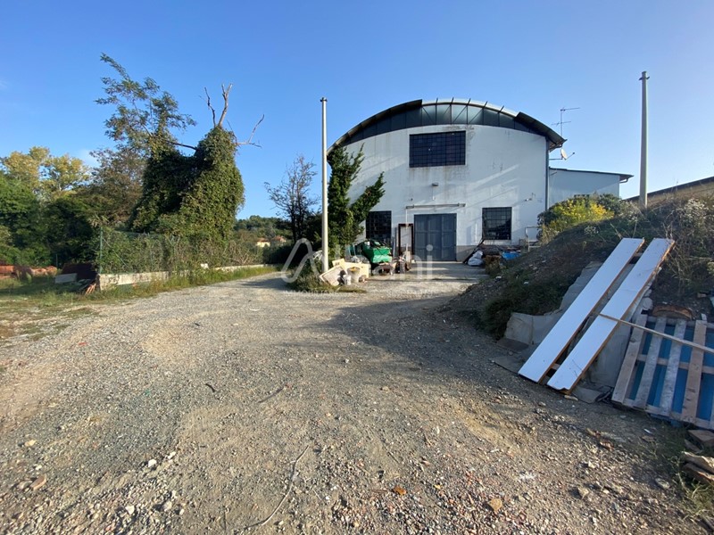 Attività commerciale in Vendita a Bolano, 395'000&euro;, 500 m²