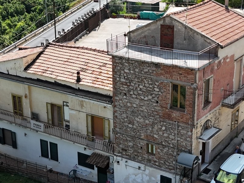 Casa Semi Indipendente in Vendita a Salerno, 145'000&euro;, 158 m²