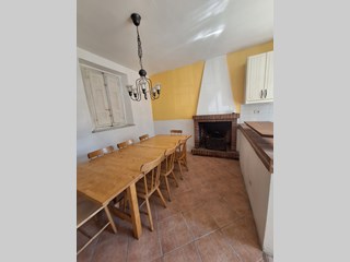 Casa di corte in Vendita a Lucca, zona Montuolo, 235'000€, 194 m²