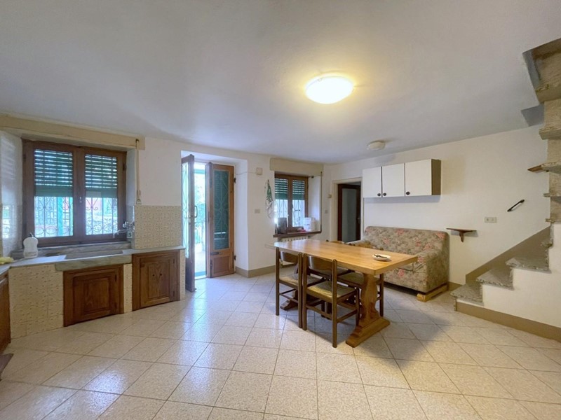 Casa Indipendente in Vendita a Camaiore, zona Casoli, 180'000&euro;, 110 m²