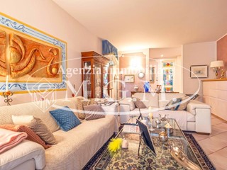 Villa in Vendita a Castelfranco di Sotto, 520'000€, 255 m², con Box