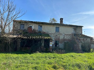 Casale in Vendita a Fucecchio, 270'000€, 350 m²
