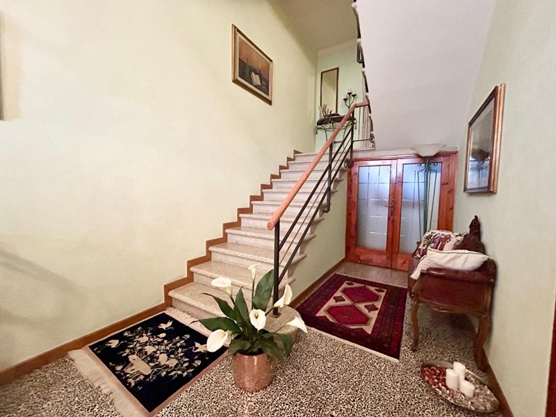 Casa Indipendente in Vendita a Empoli, zona Pozzale, 365'000€, 160 m², con Box