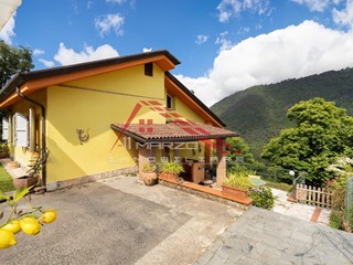Villa in Vendita a Massa, zona Altagnana, 310'000&euro;, 138 m², arredato