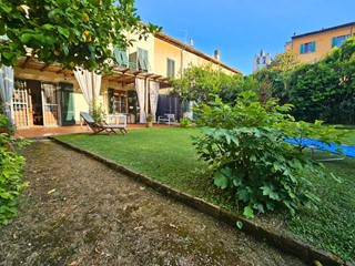 Casa Indipendente in Vendita a Pisa, 720'000€, 210 m²