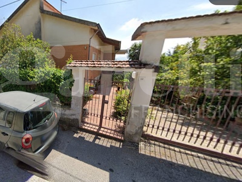 Villa bifamiliare in Vendita a Eboli, 395'000€, 319 m²