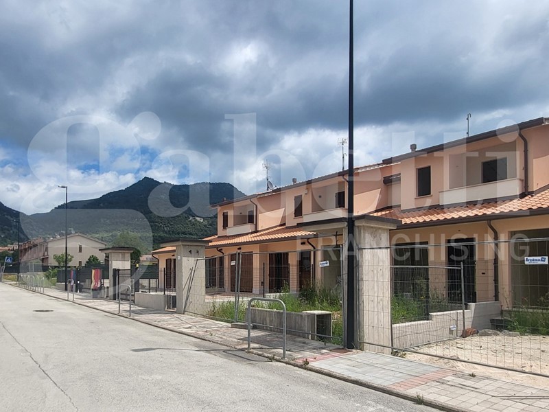 Casa Indipendente in Vendita a Gubbio, 370'000&euro;, 128 m²