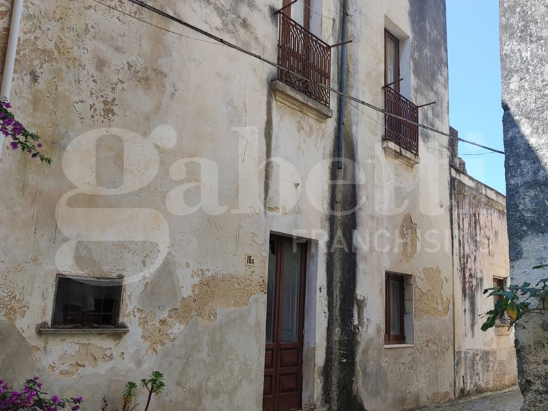Casa Indipendente in Vendita a Presicce Acquarica, 95'000€, 235 m²