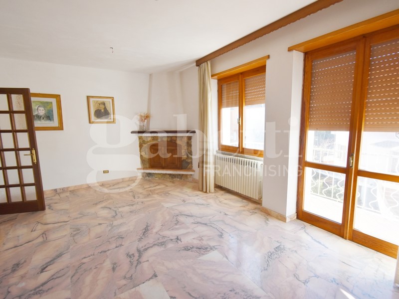 Casa Indipendente in Vendita a Calangianus, 250'000€, 408 m²