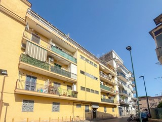 Trilocale in Vendita a Napoli, 259'000€, 90 m²