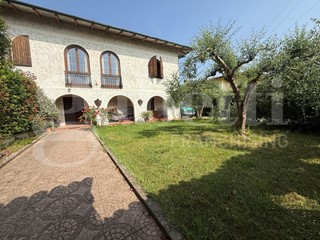Casa Indipendente in Vendita a Calcinaia, 365'000€, 240 m²