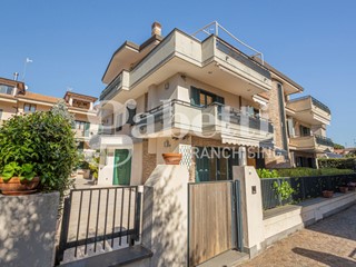 Villa in Vendita a Mugnano di Napoli, 320 m²
