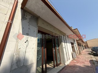 Negozio in Vendita a Pulsano, 180'000€, 200 m²