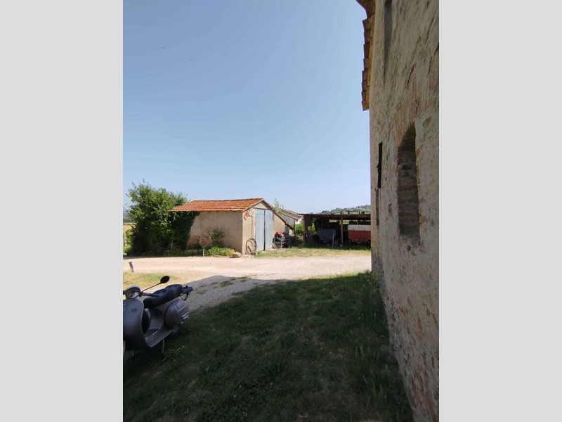 Casa Semi Indipendente in Vendita a Perugia, 75'000€, 203 m²
