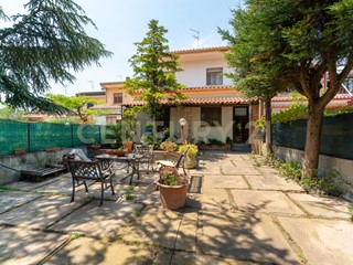 Casa Indipendente in Vendita a Mascalucia, 189'000€, 143 m²