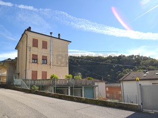 Quadrilocale in Vendita a Valdagno, 64'000€, 77 m², con Box