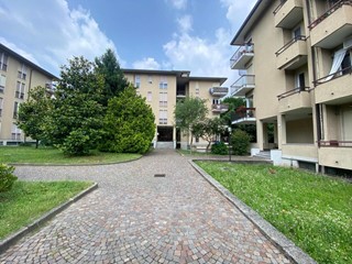 Trilocale in Vendita a Como, 160'000€, 90 m², con Box