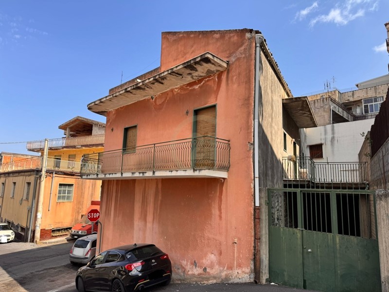 Casa Indipendente in Vendita a Belpasso, zona Centro, 169'000€, 80 m², con Box