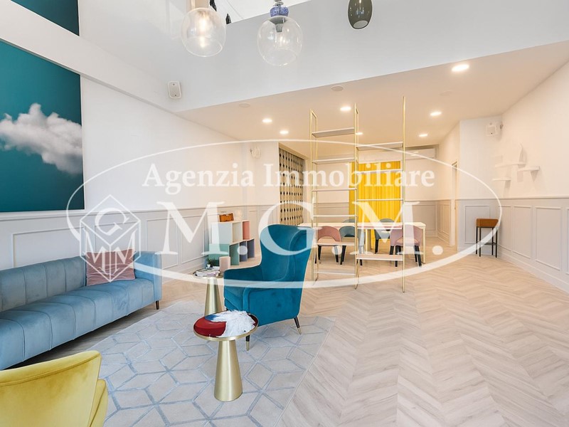 Immobile commerciale in Affitto a Calcinaia, 1'300€, 130 m²