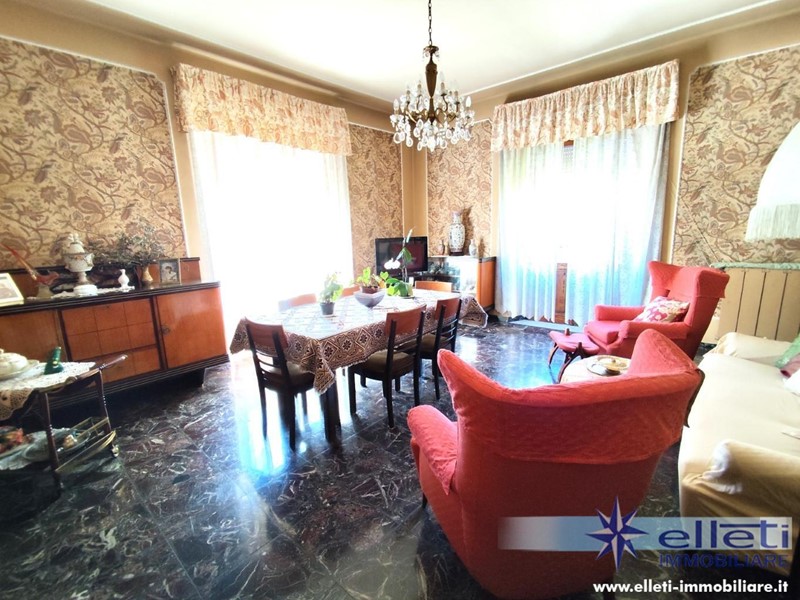 Appartamento in Vendita a Massa, 225'000&euro;, 165 m²