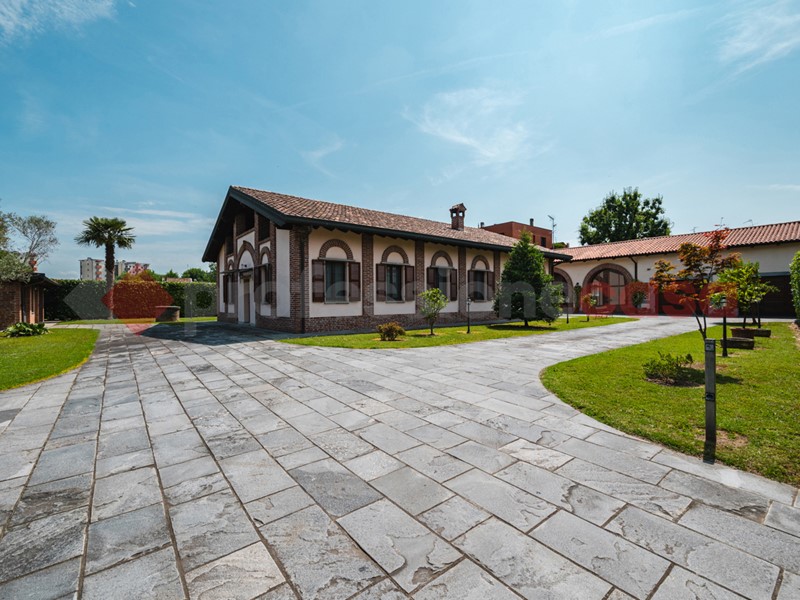 Villa in Vendita a Rozzano, 1'250'000€, 500 m², arredato