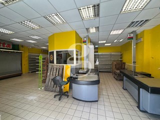 Negozio in Vendita a Milazzo, 240'000€, 186 m²