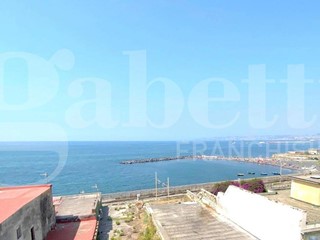Trilocale in Vendita a Napoli, 160'000€, 110 m²