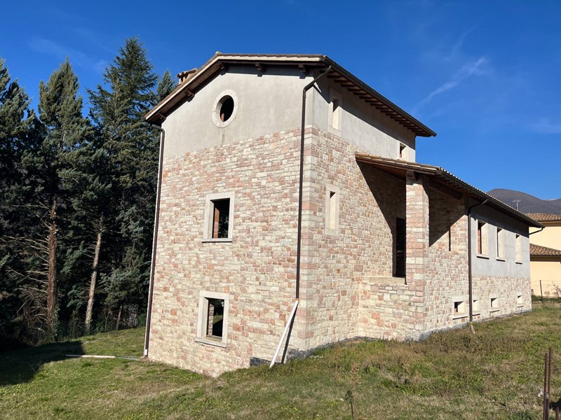 Rustico in Vendita a Sant'Anatolia di Narco, 230'000€, 350 m²