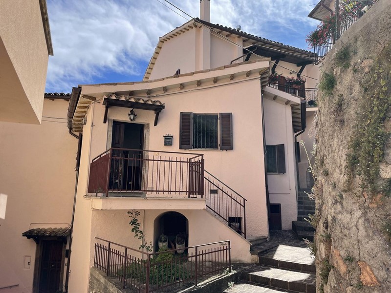 Trilocale in Vendita a Cerreto di Spoleto, 50'000€, 60 m²