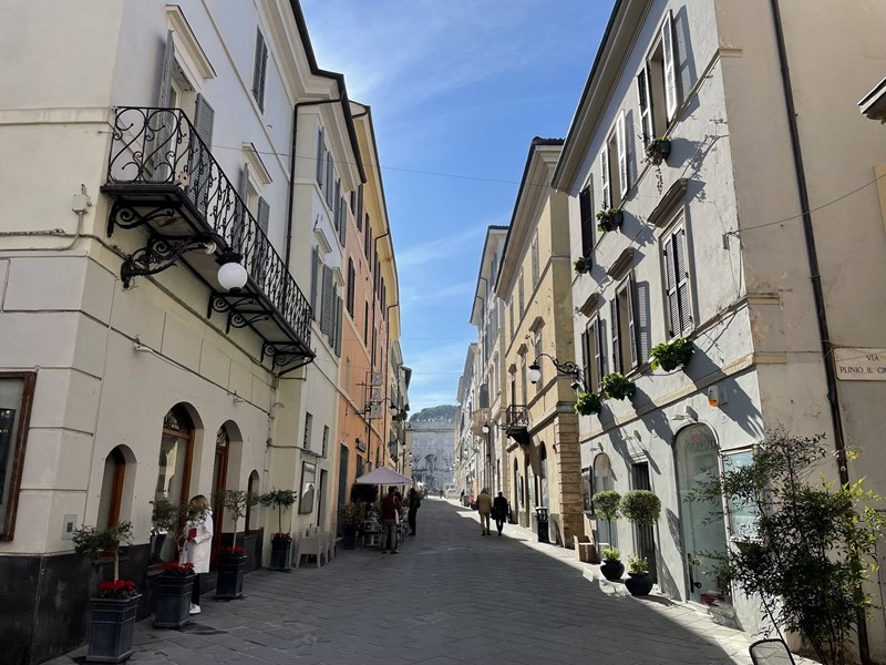 Appartamento in Vendita a Spoleto, 99'000&euro;, 185 m²