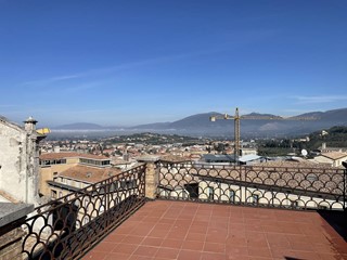 Appartamento in Vendita a Spoleto, 125'000€, 190 m²