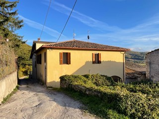 Casa Indipendente in Vendita a Norcia, 75'000€, 200 m²