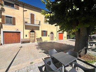 Casa Semi Indipendente in Vendita a Sellano, 88'000&euro;, 155 m²