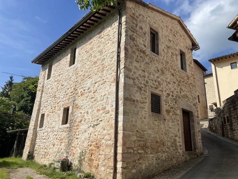 Rustico in Vendita a Sellano, 39'000€, 100 m²