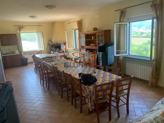 Casa Indipendente in Vendita a Cerreto d'Esi, 280'000€, 150 m²