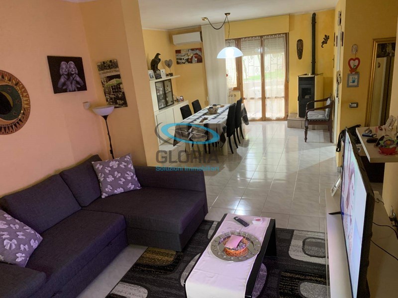 Trilocale in Vendita a Cerreto d'Esi, 95'000€, 90 m²