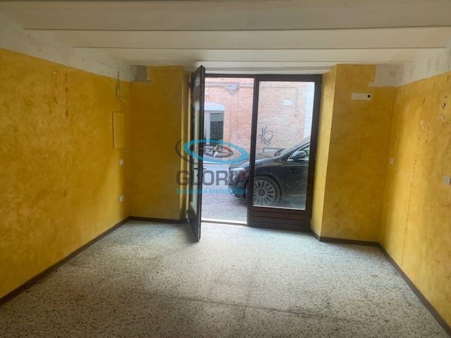Immobile commerciale in Vendita a Fabriano, 32'000€, 30 m²